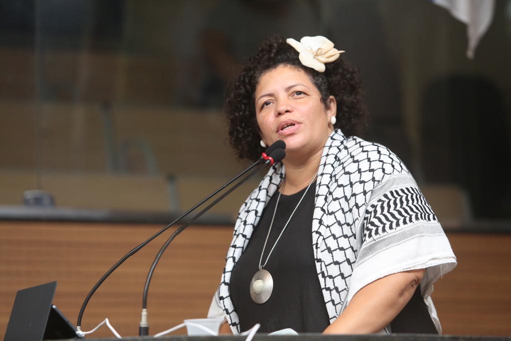 Dani Portela celebra rejeição à medalha para Michelle Bolsonaro