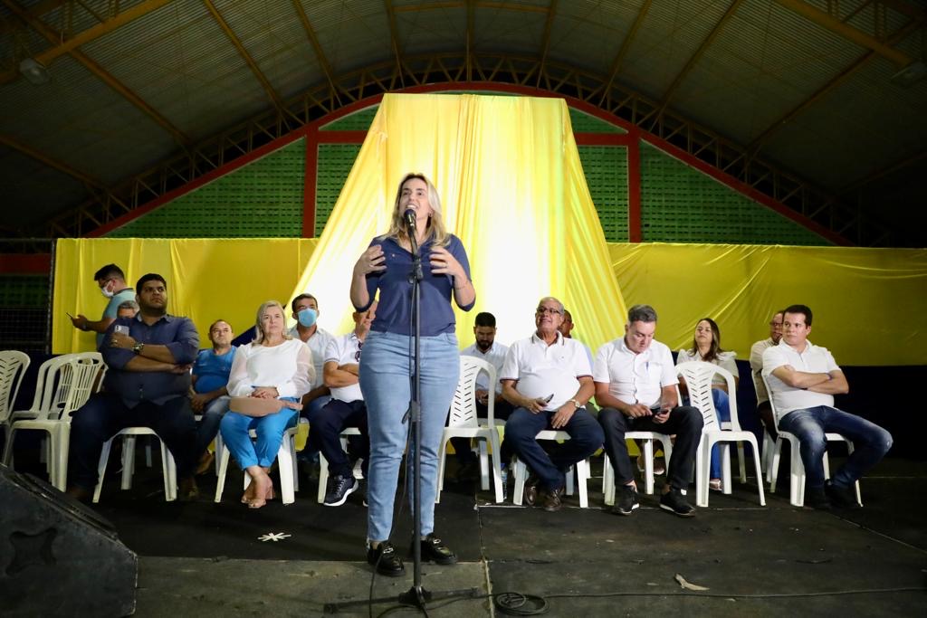 Alessandra lamenta situação das estradas pernambucanas