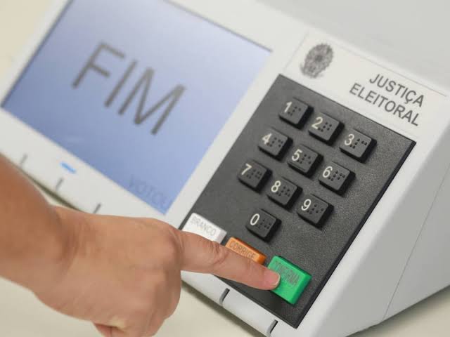 TRE-PE suspende divulgação de pesquisa eleitoral 