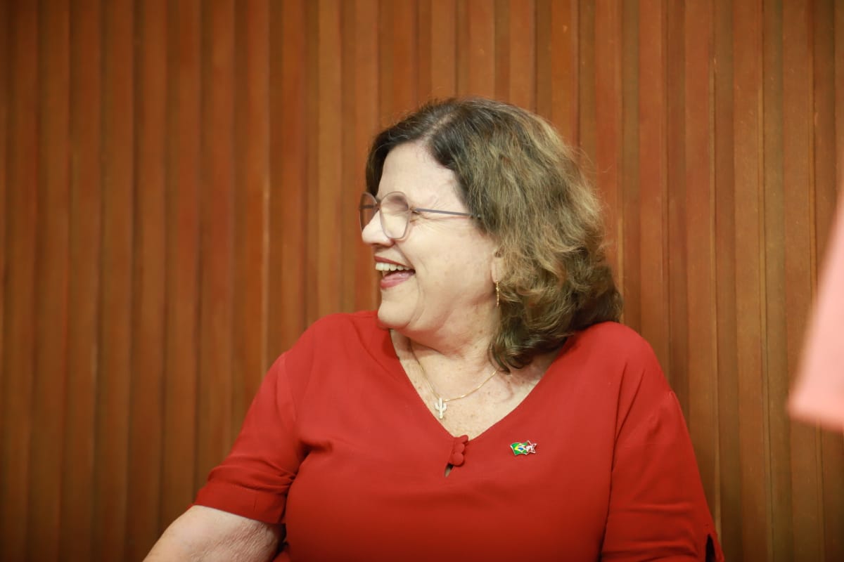 Simplex: Teresa Leitão lidera corrida para o Senado