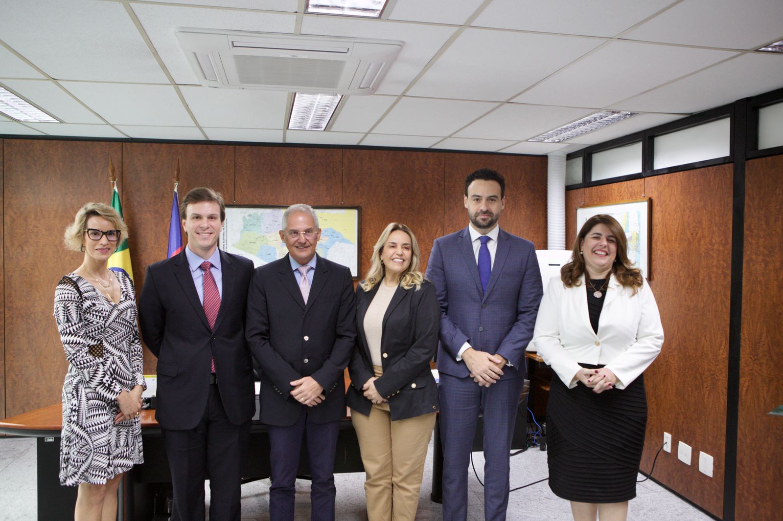 Após registrar candidatura, Miguel visita presidente do TRE