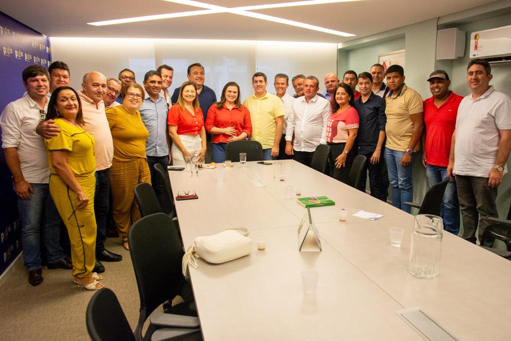 Marília recebe apoio de prefeito, vice e vereadores de Custódia 