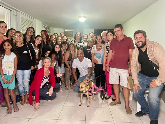 Anderson recebe apoio de moradores do bairro Indianópolis