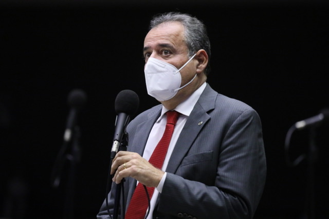 Danilo Cabral se destaca no índice Legisla Brasil