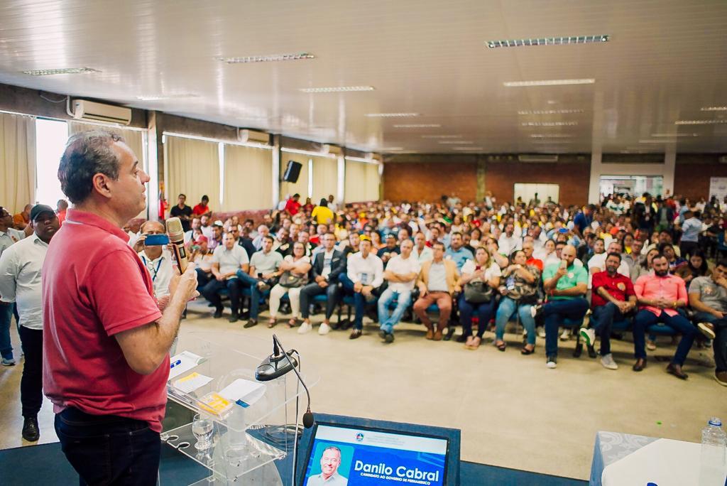 Na UVP, Danilo Cabral reforça compromisso com vereadores 