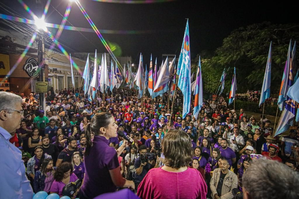 Raquel é recebida por Débora Almeida em São Bento do Una