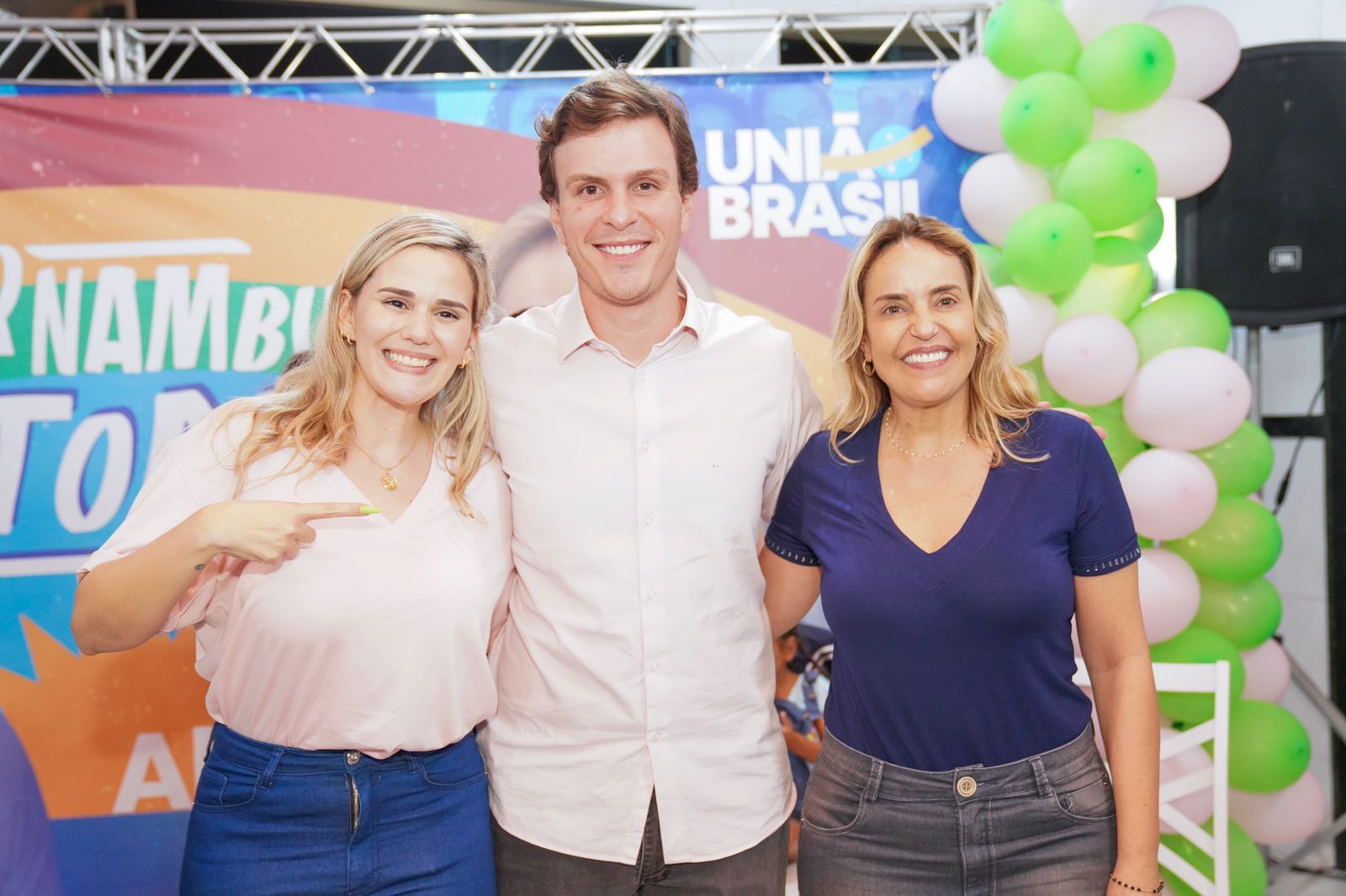 Miguel Coelho reúne lideranças femininas em Camaragibe 