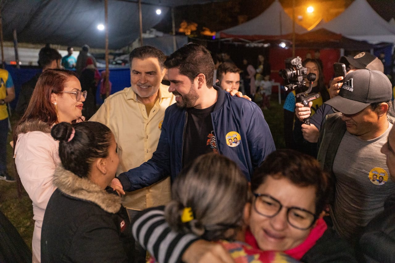 Tony Gel e Tonynho são recebidos por apoiadores em Riacho das Almas