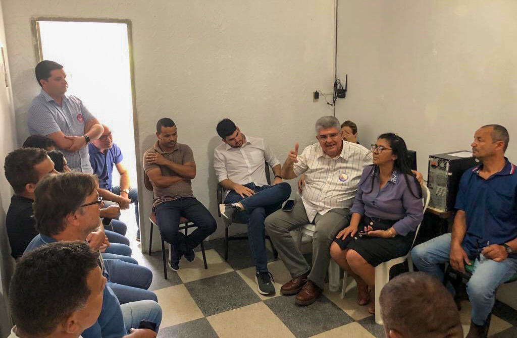 Guilherme Coelho debate agricultura familiar com sindicatos 