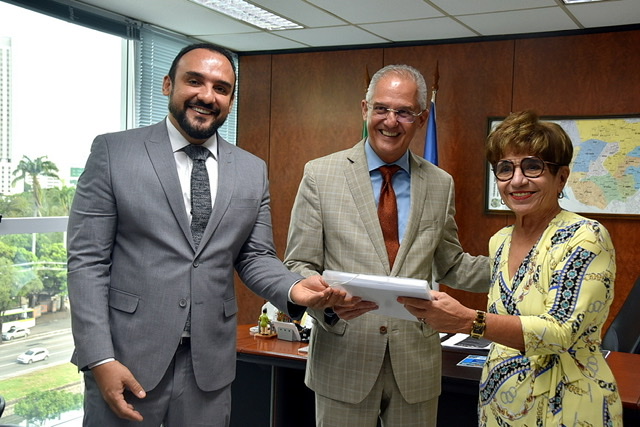 MPC-PE e TCE entregam lista de contas reprovadas