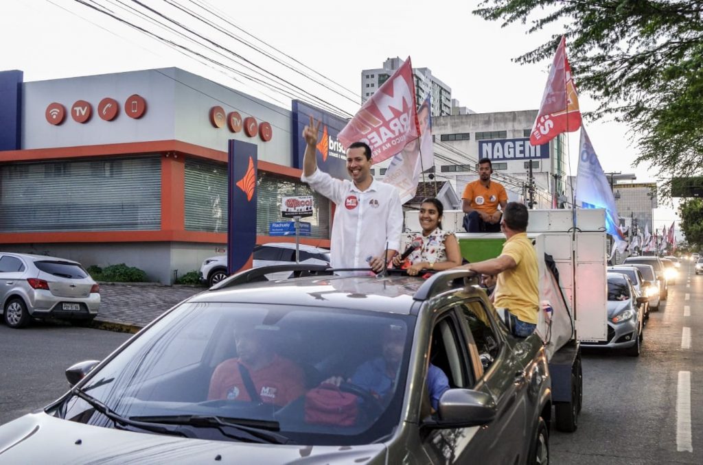 Armandinho promove buzinaço em Caruaru