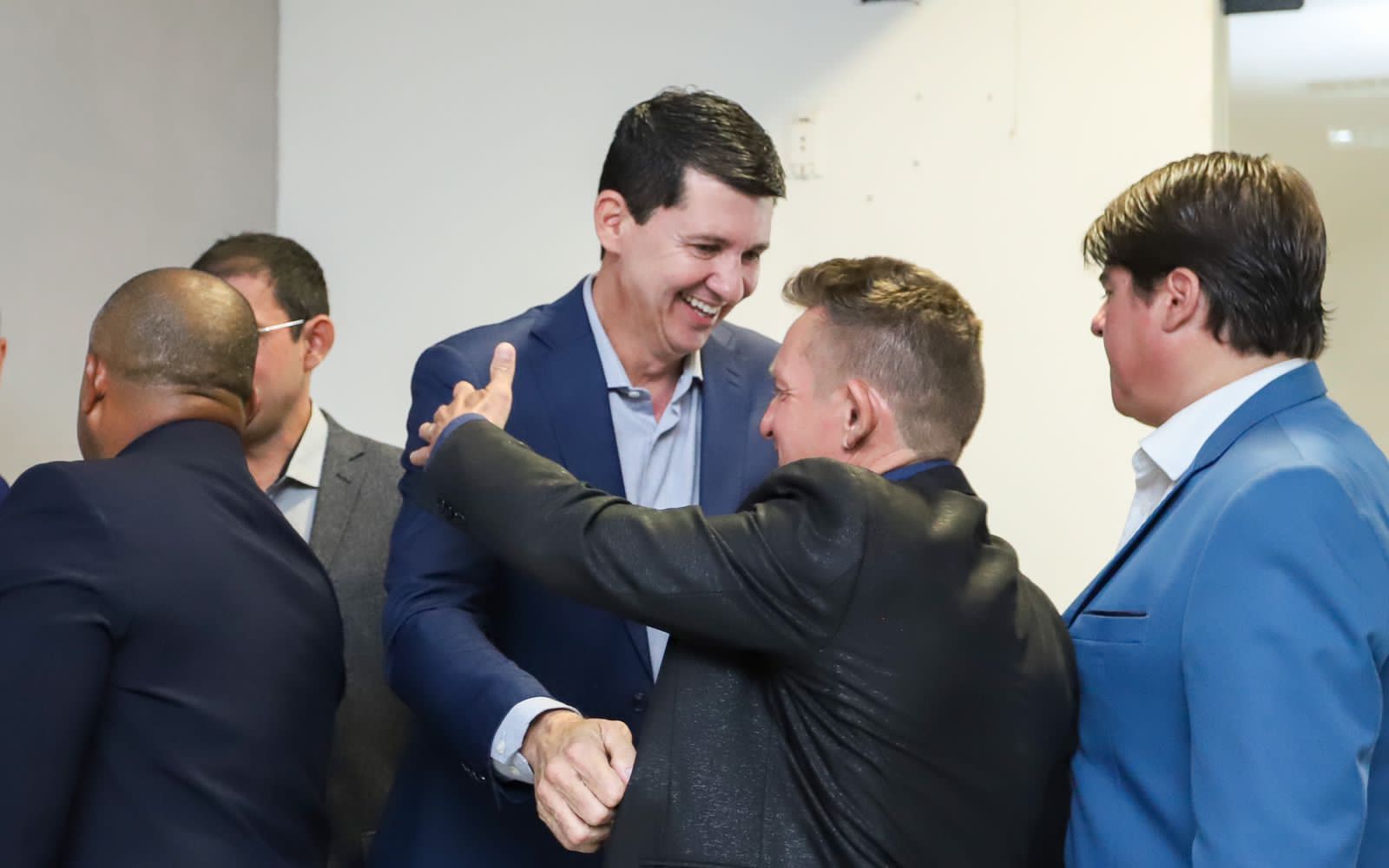 Simão prestigia retorno dos trabalhos legislativos em Petrolina