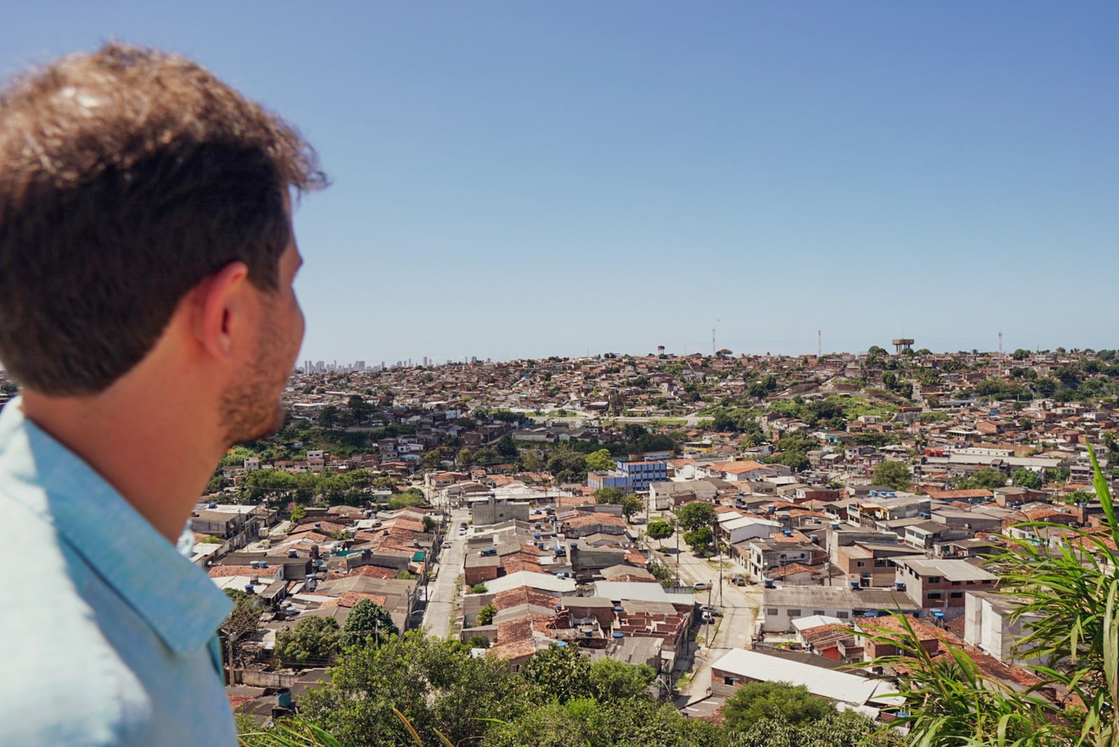 Pedro Campos realiza caminhada no Ibura