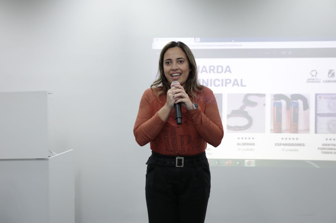 Aline participa de manifesto em defesa da democracia