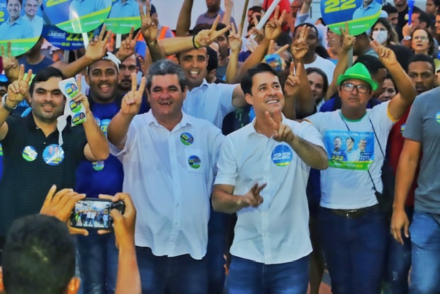 Anderson e Gilson lideram caminhada em Jaboatão 