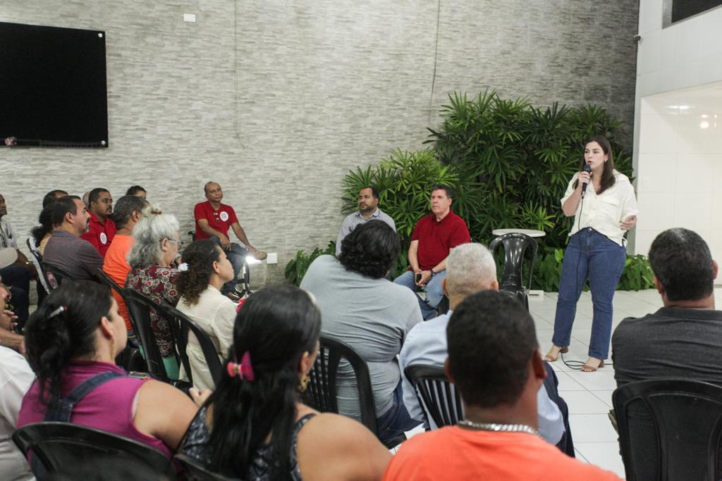 Maria Arraes participa de reunião com lideranças do Grande Recife