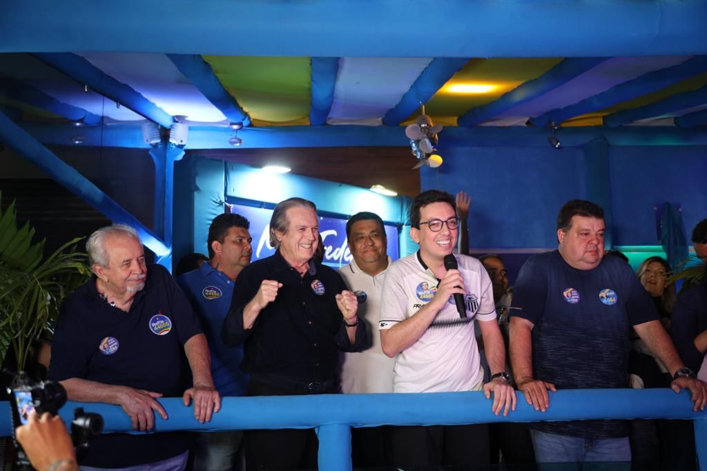 Ao lado de Bivar, Raffiê inaugura comitê em Caruaru 