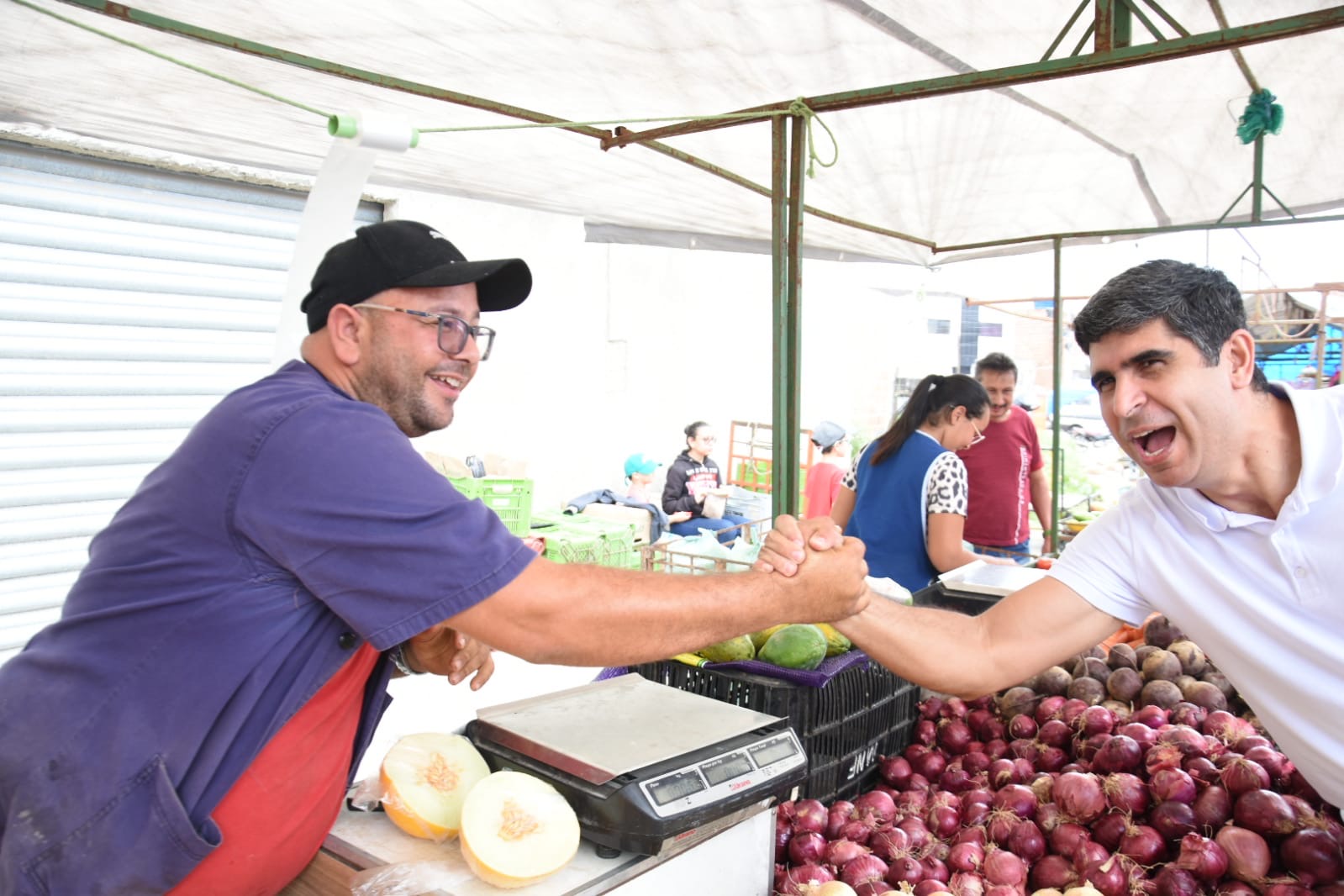 Lessa escuta demandas na feira do São João da Escócia 