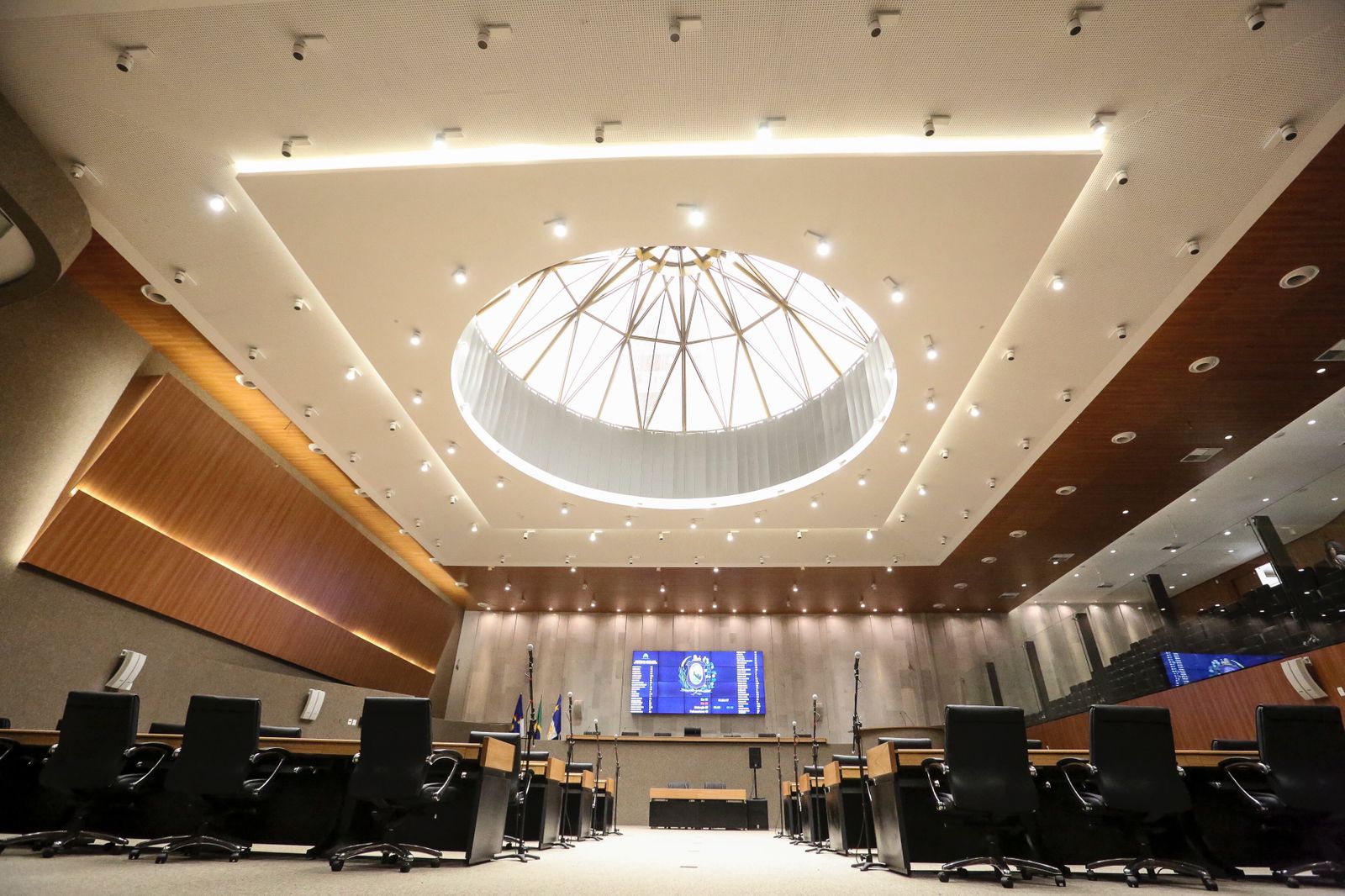 Direção do HMV recebe voto de aplauso na Alepe 