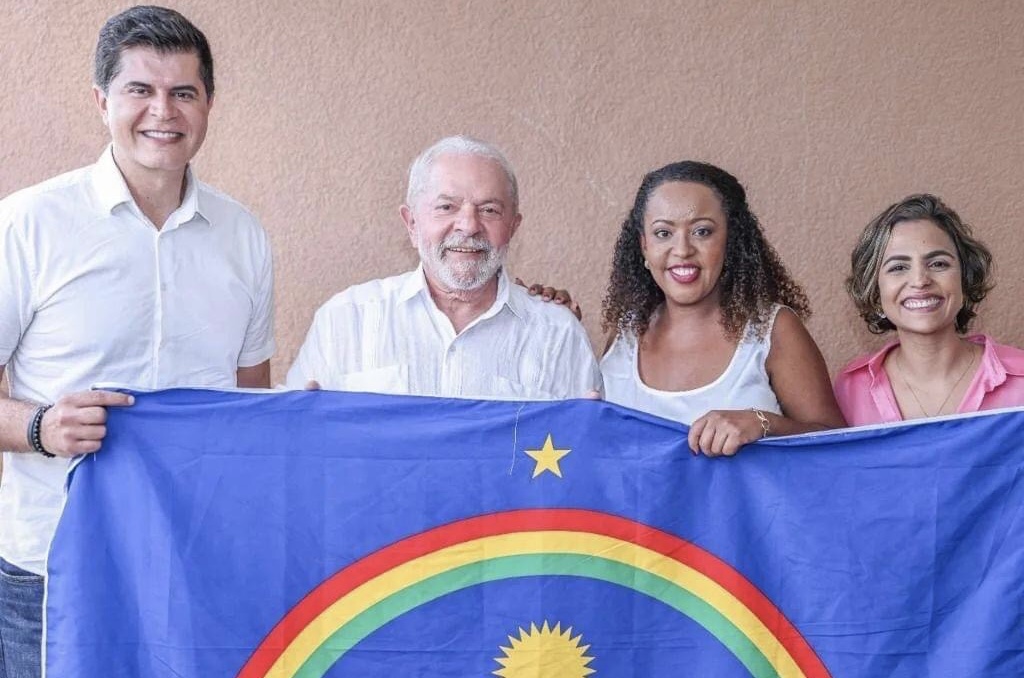 Lula posa com nome do PSOL ao Governo de Pernambuco