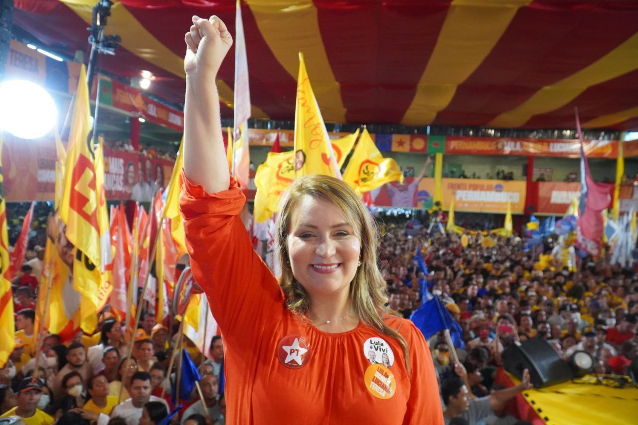 Vivi Farias oficializa candidatura para federal em convenção 