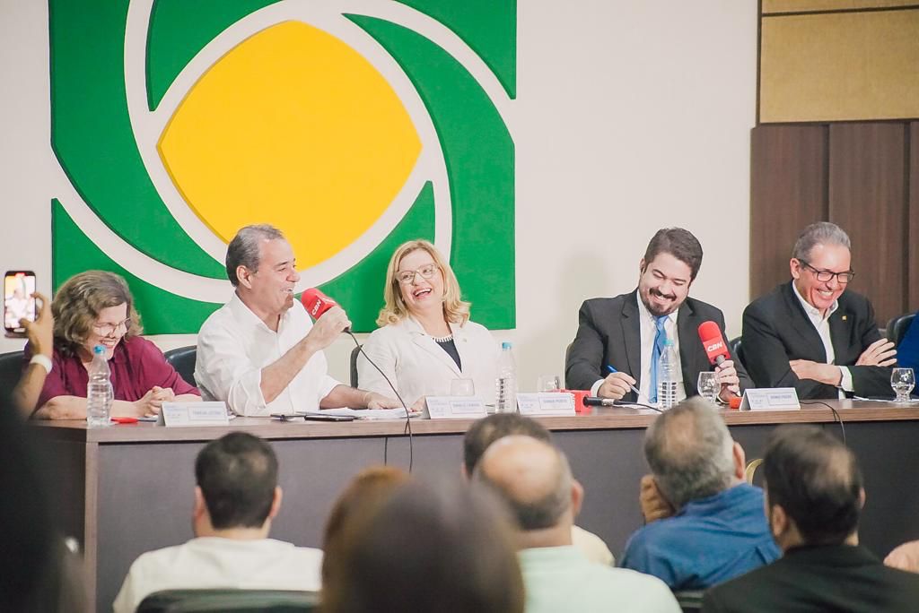 Danilo assume compromissos com empresários de Caruaru 