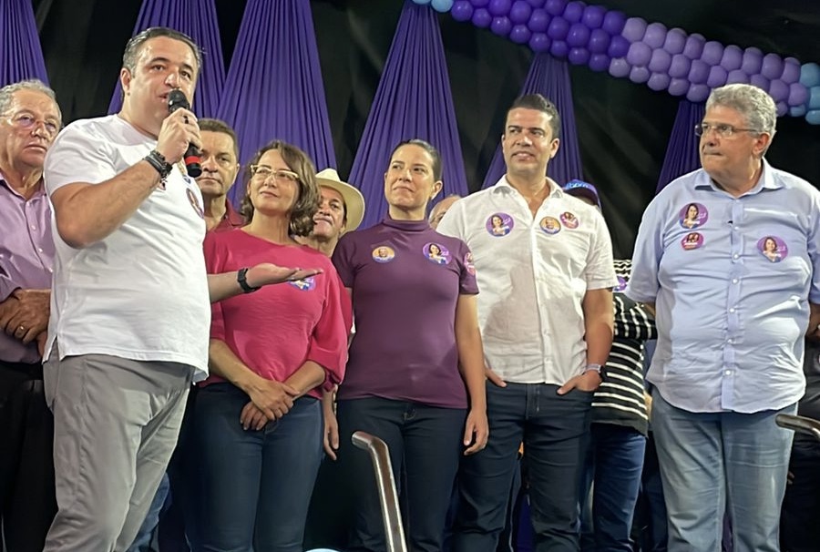 Vereadores de Caruaru marcam presença em evento com Débora