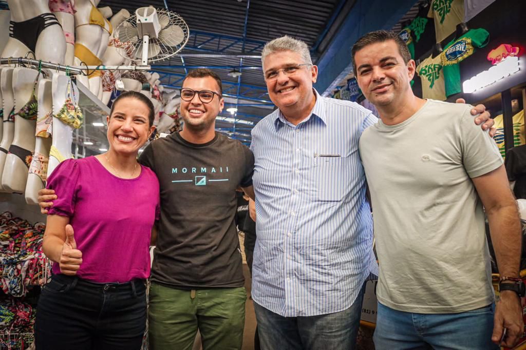 Raquel é recebida por apoiadores em Santa Cruz do Capibaribe 