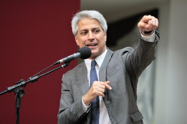 Cenário Político: Molon tensiona relação entre PT e PSB