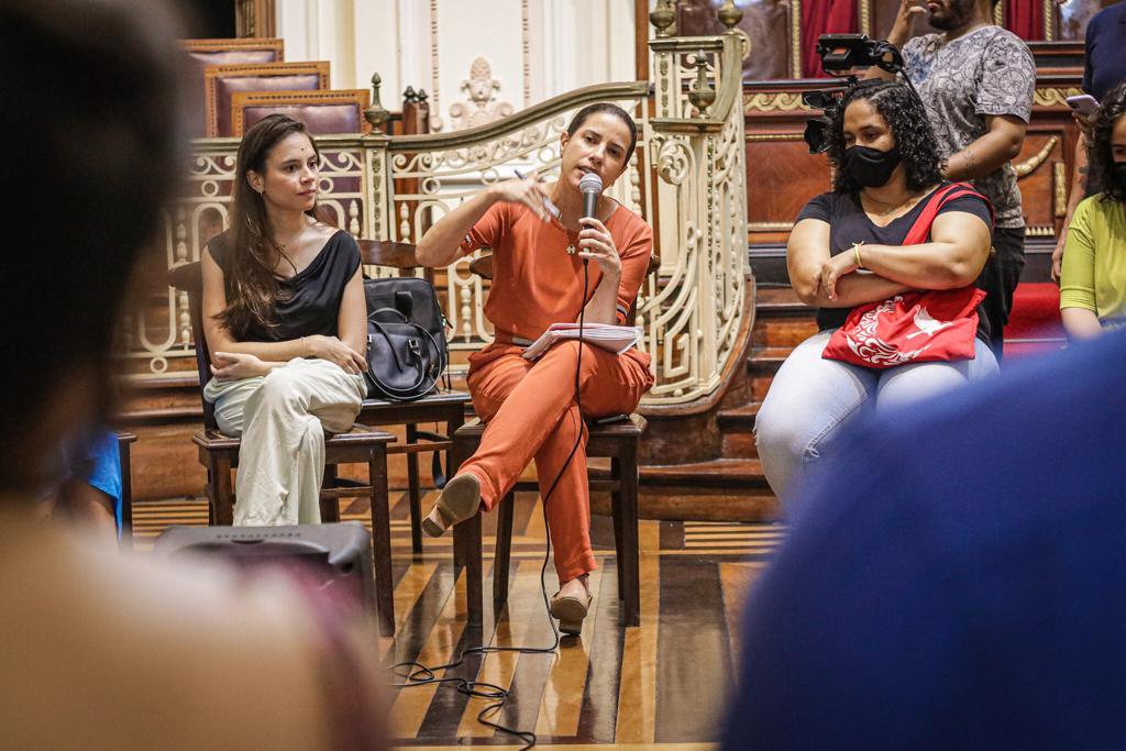 Raquel debate problemas de Pernambuco com estudantes 