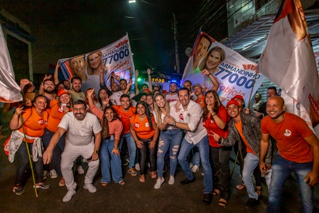 Armandinho e Fabíola promovem porta a porta no Salgado 