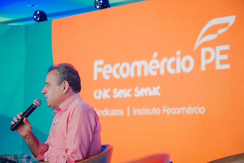 Danilo apresenta propostas para melhorar o ambiente de negócios