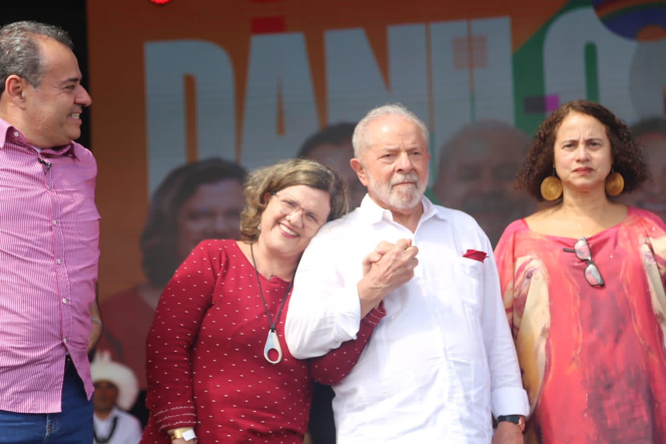 Guia de Teresa tem participação de Lula na estreia
