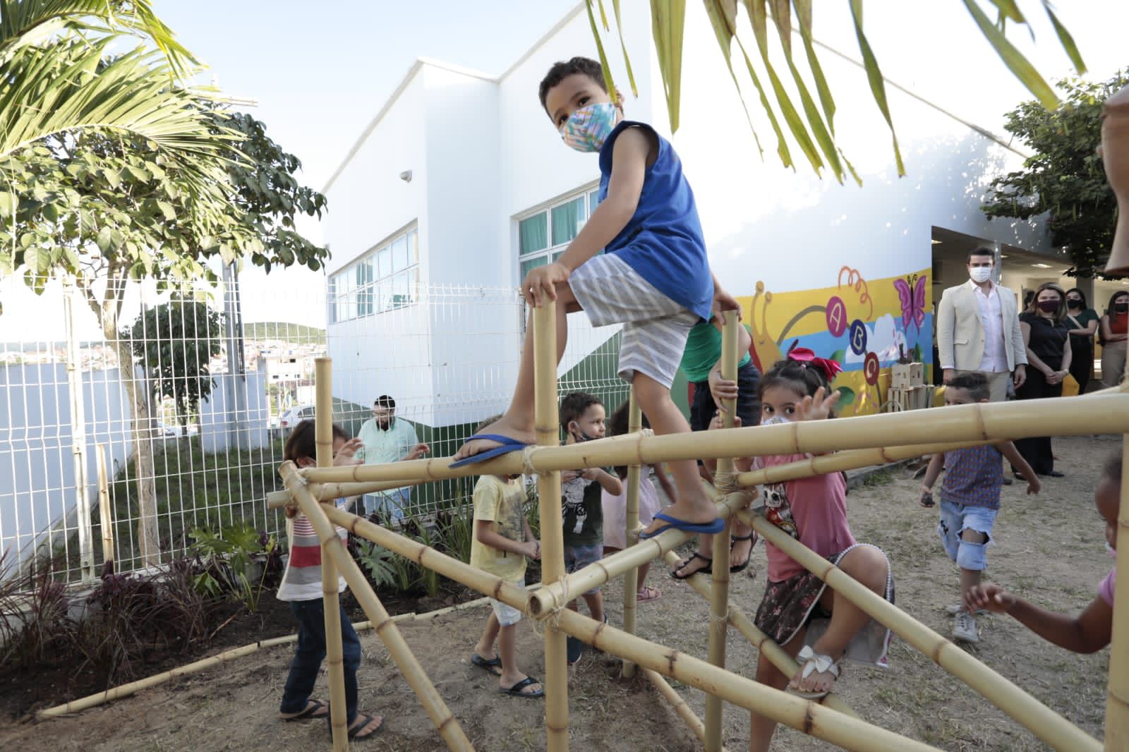 Creches de Caruaru serão beneficiadas com parques naturalizados
