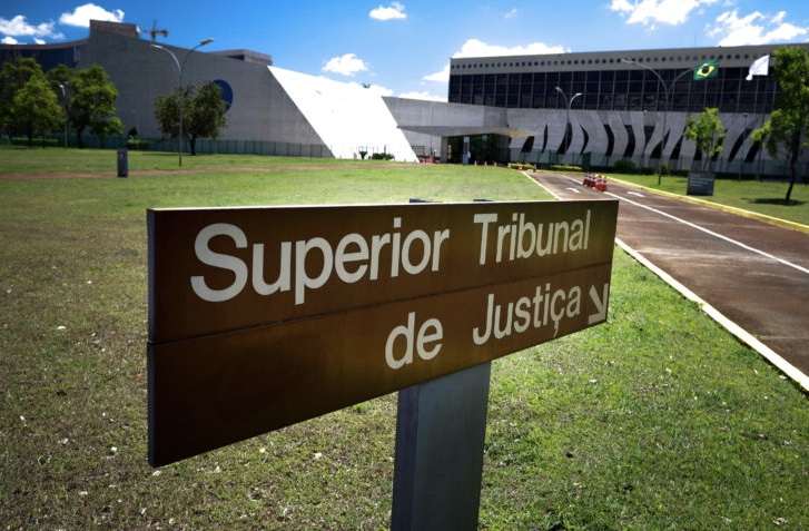 Ministro do STJ devolve comando do Pros a Marcus Holanda