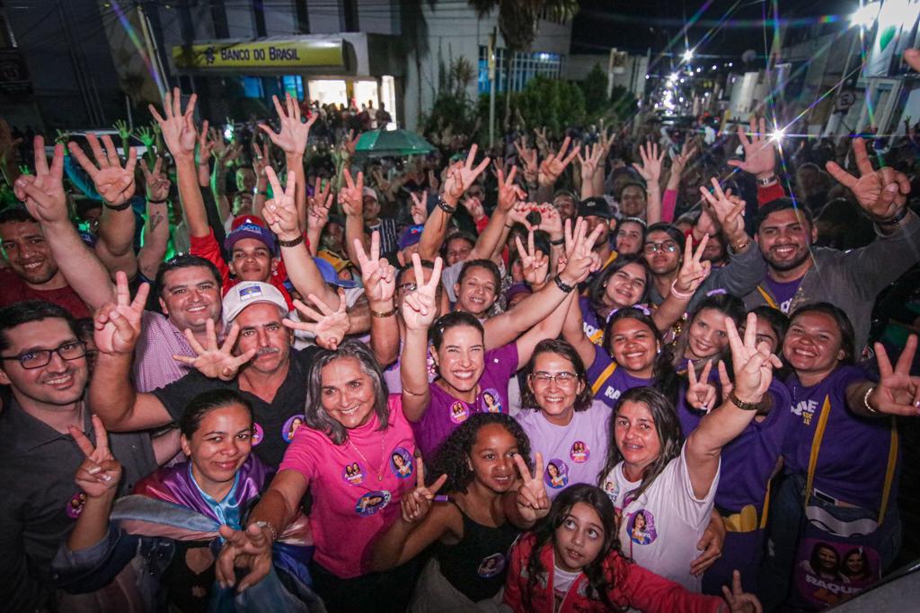 Raquel e Débora Almeida mobilizam multidão em Bom Conselho
