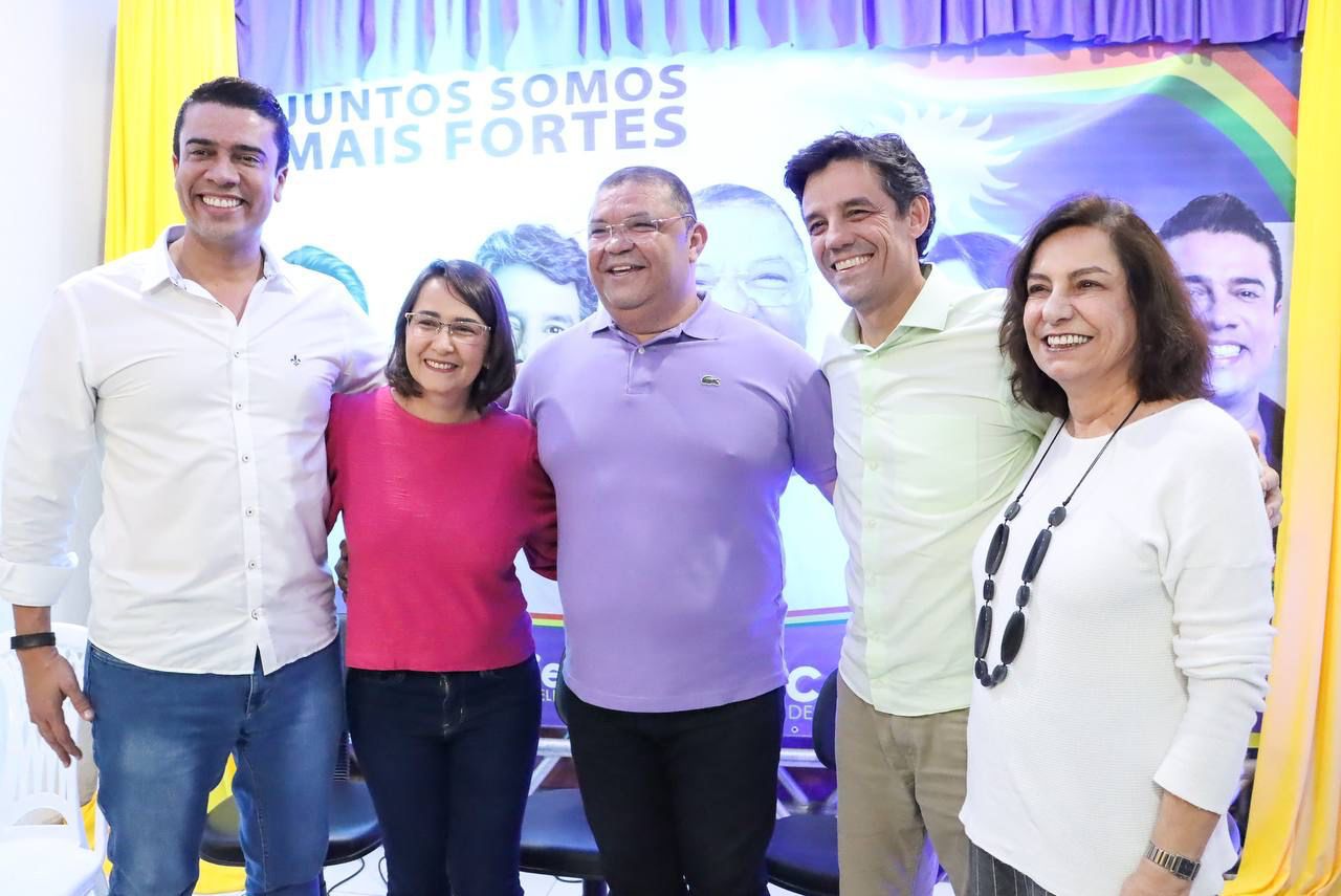 Izaac da Saúde reúne apoiadores para apresentar Débora e Daniel