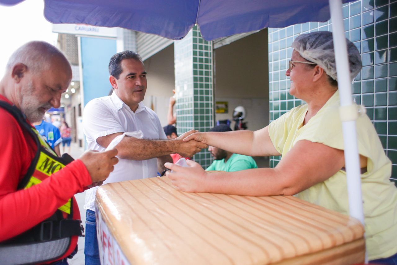 Dilson é recebido com alegria no bairro das Rendeiras 