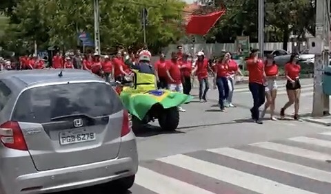 Em Caruaru, militância de Marília faz contraponto à motociata