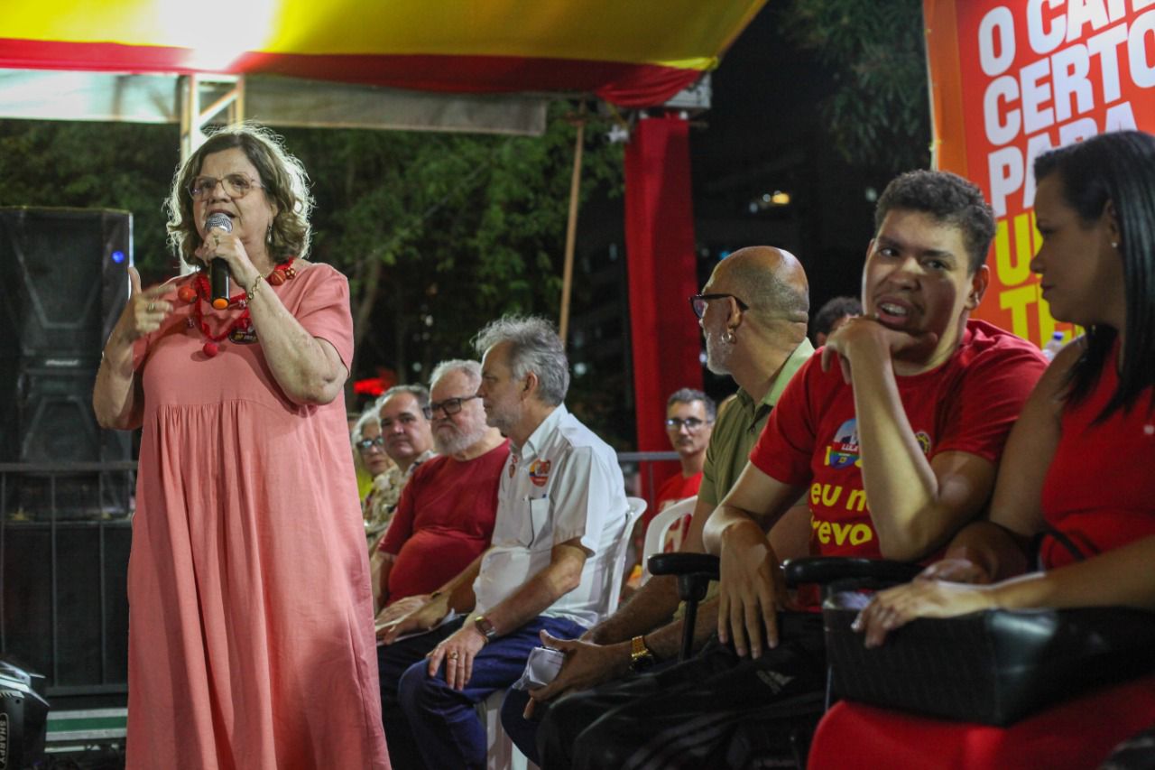 Teresa diz que seu palanque é o que representa Lula em PE