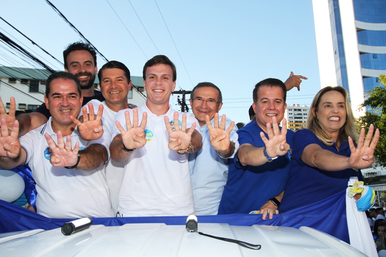 Carlos Andrade Lima participa de carreatas no Recife e em Caruaru