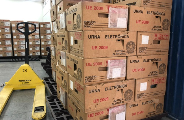 Urnas eletrônicas seguem para o batalhão de Caruaru