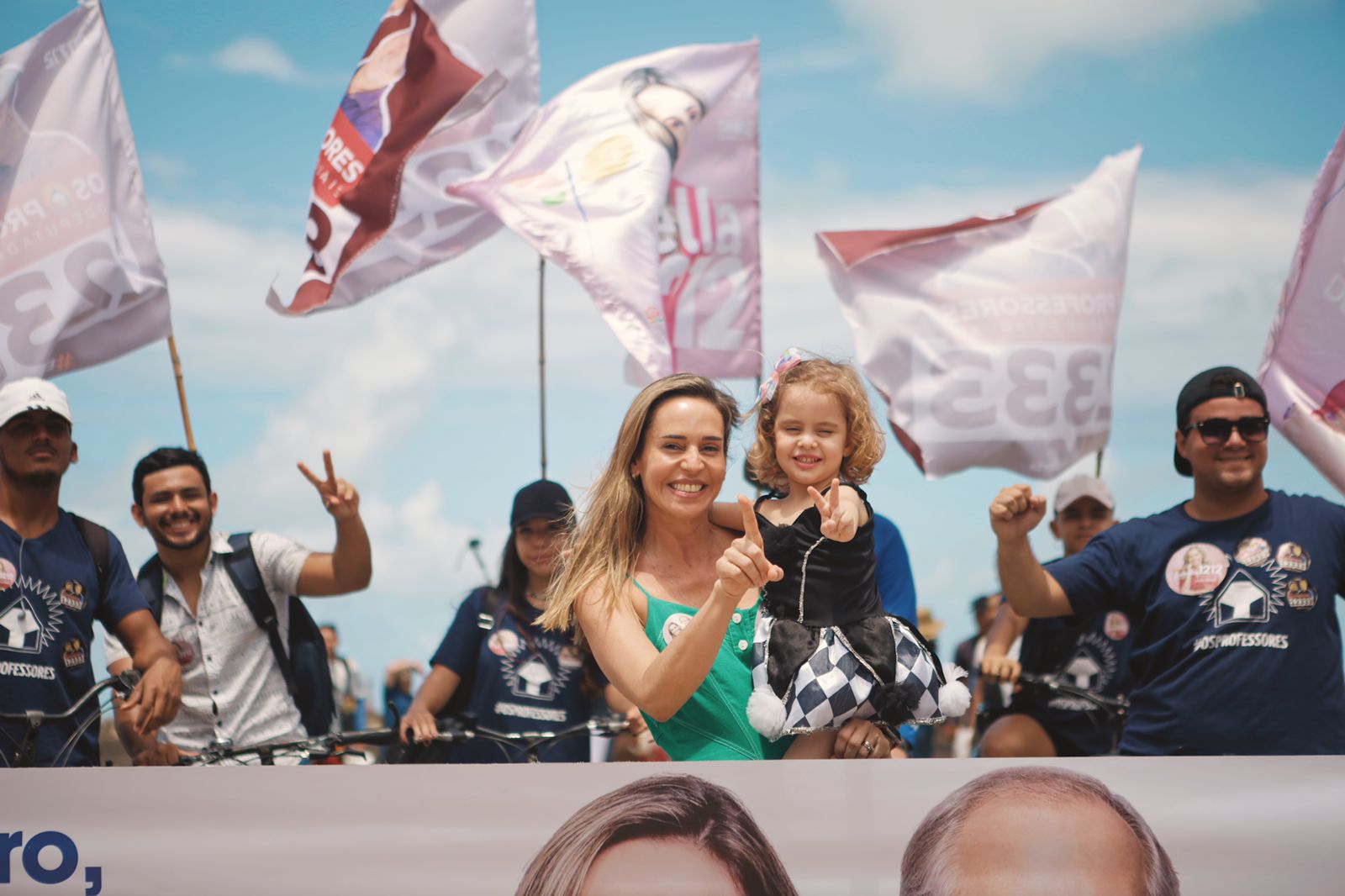 Isabella de Roldão caminha com militância no Bairro do Recife