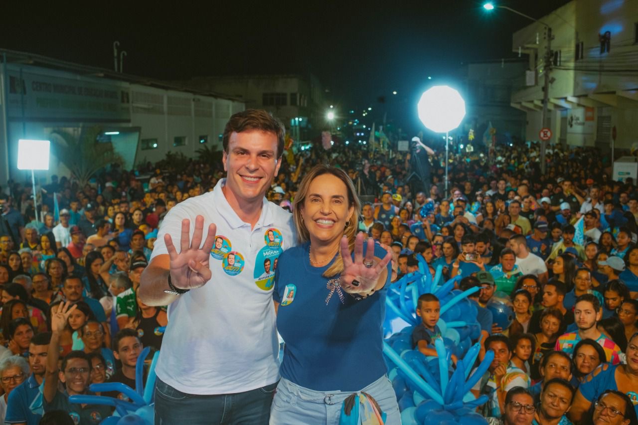 Miguel e Alessandra fazem festa com multidão em Santa Cruz