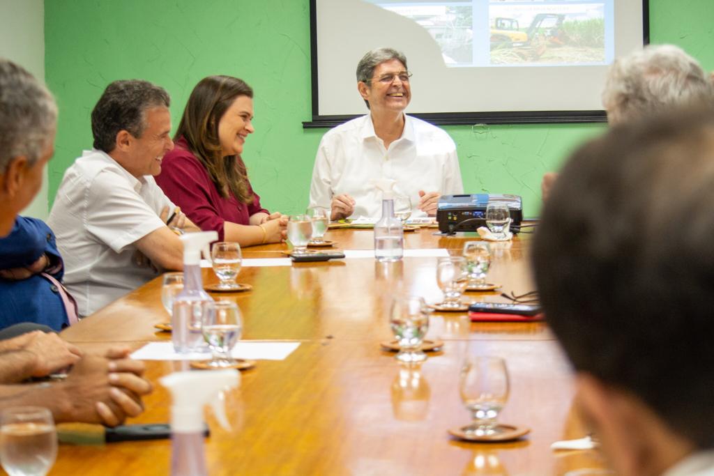 Marília e André de Paula participam de reunião no Sindaçúcar