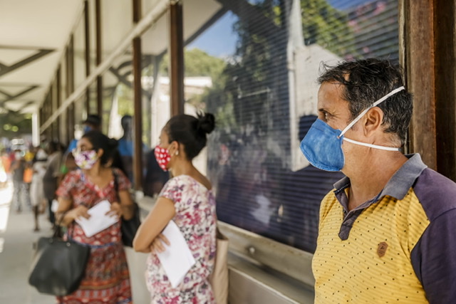 Máscaras deixam de ser obrigatórias em escolas, ônibus e farmácias de PE