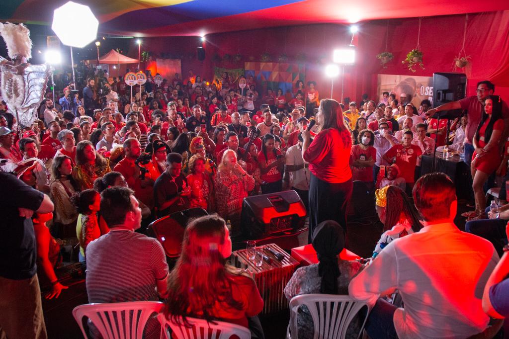 Marília reúne agentes culturais e militantes no seu comitê 