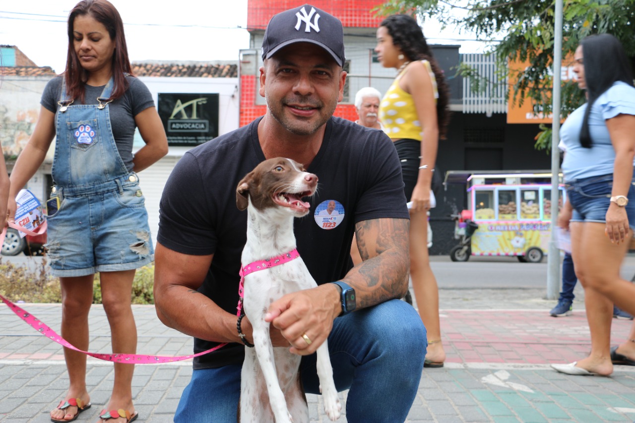 Anderson Correia assina carta-compromisso de órgãos nacionais de defesa animal