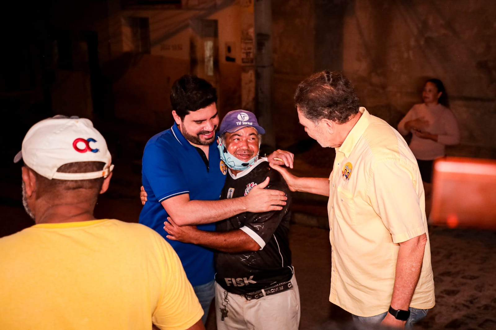 Tony Gel e Tonynho são recebidos por moradores do Salgado 