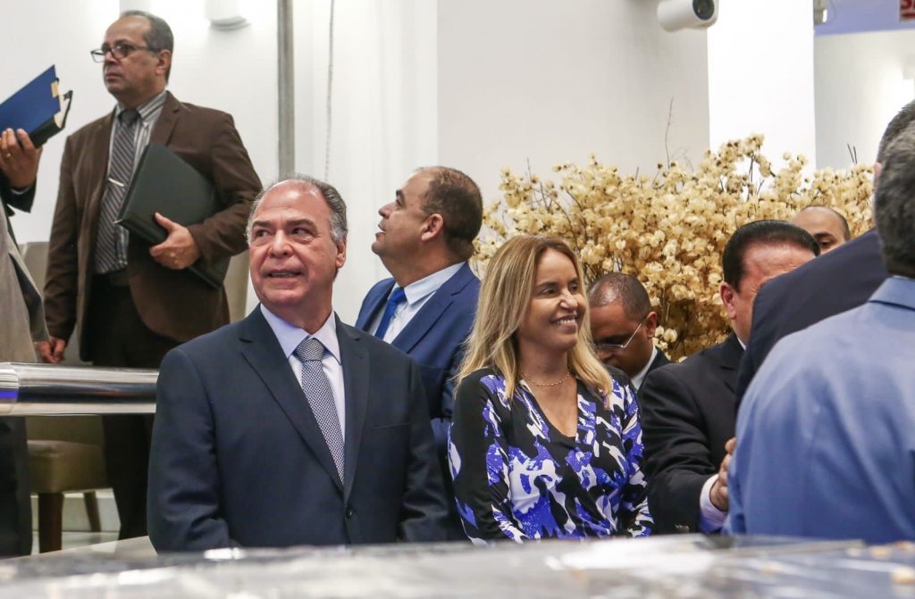 Alessandra prestigia culto de Santa Ceia na Assembleia de Deus 